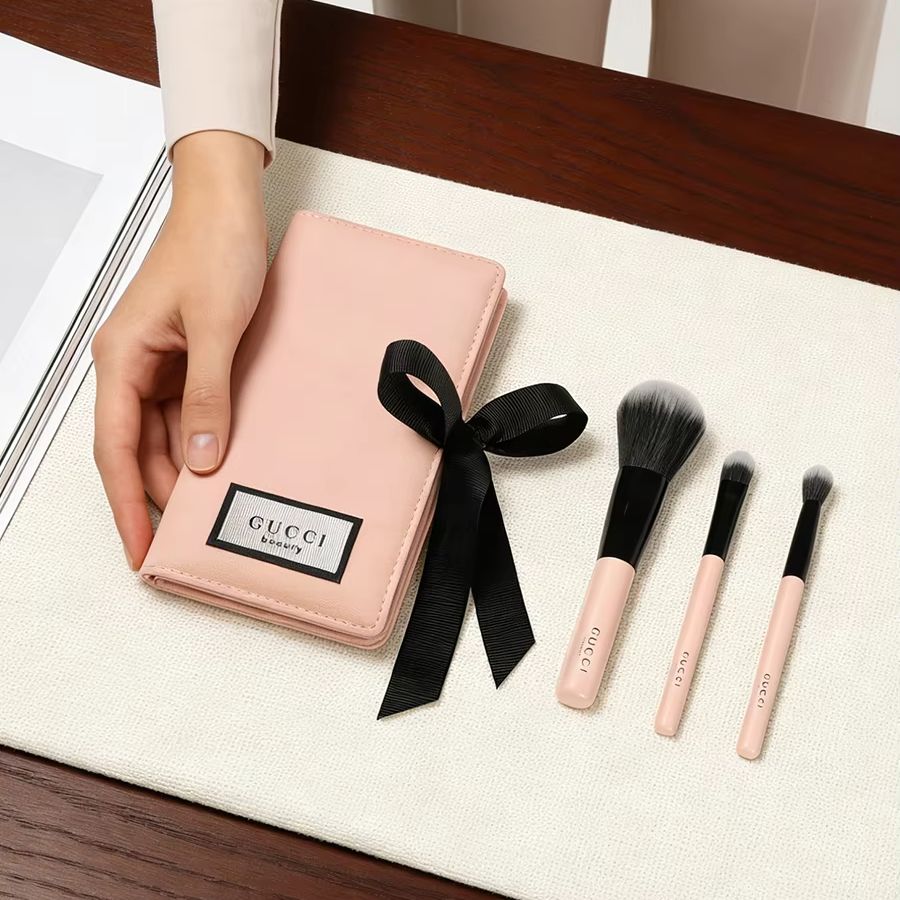 GUCCI tas Make-up kwastenset R - Luxury Skincare And Makeup Brands recensie en prijs