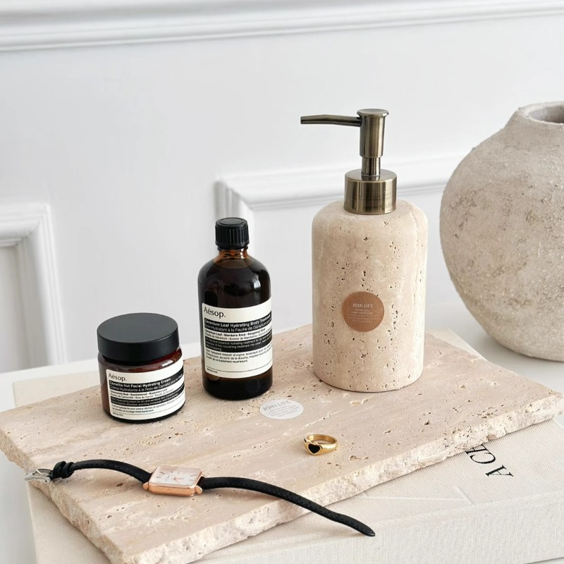 Lotiondispenser van natuurstee - Luxury Natural Skincare recensie en prijs