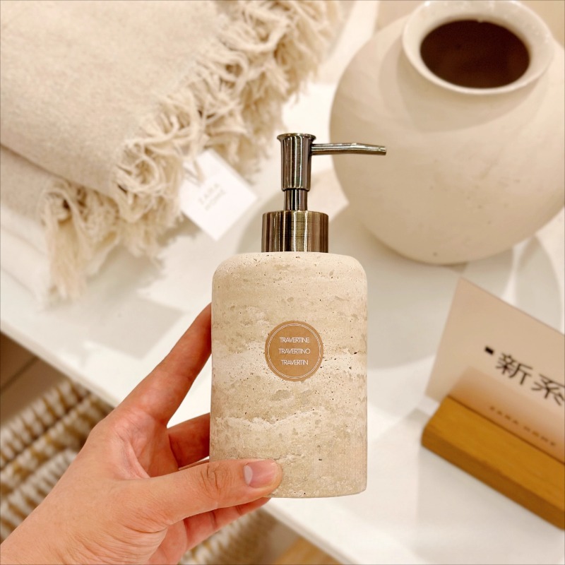 Lotiondispenser van natuurstee - Luxury Natural Skincare recensie en prijs